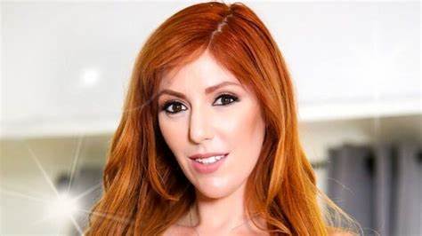 Lauren Phillips  Bio Age, Career, Net Worth, Height, Education, Boyfriend & More